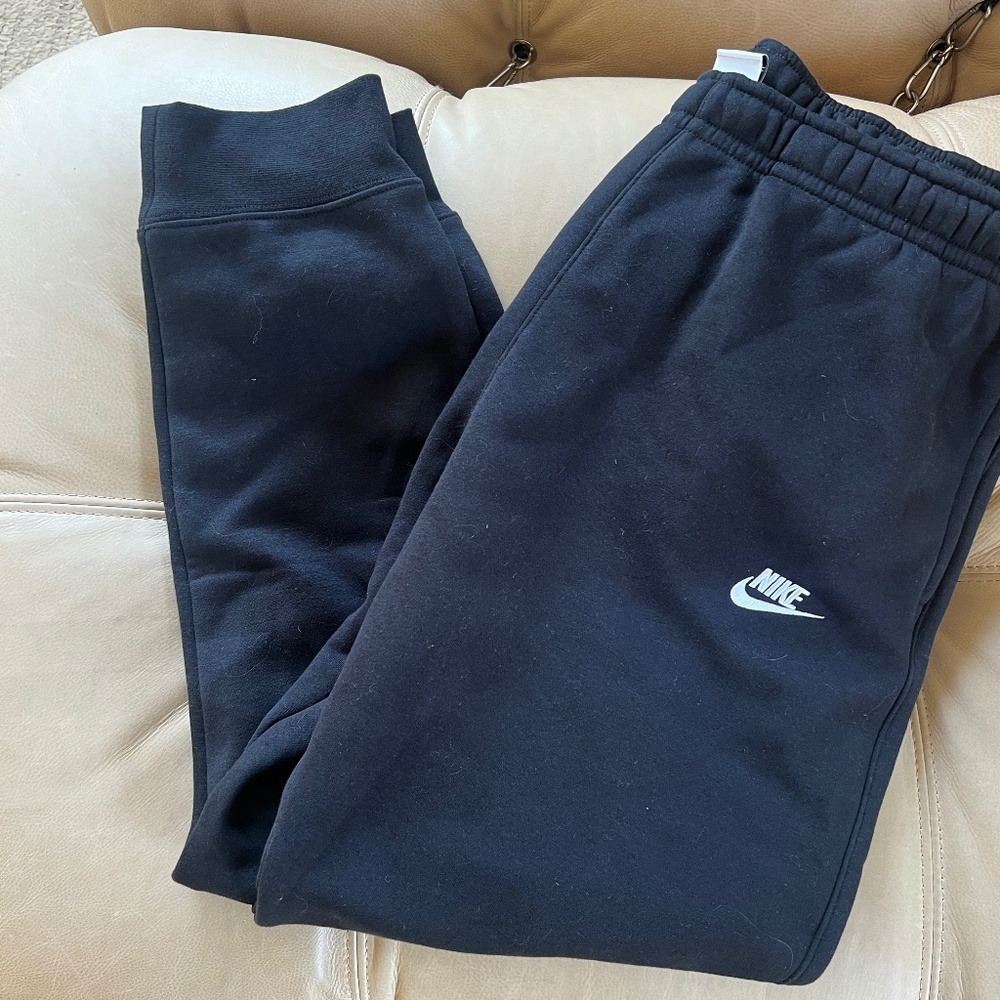 Nike | Solo Swoosh Fleece Pants - Picture 2 of 3